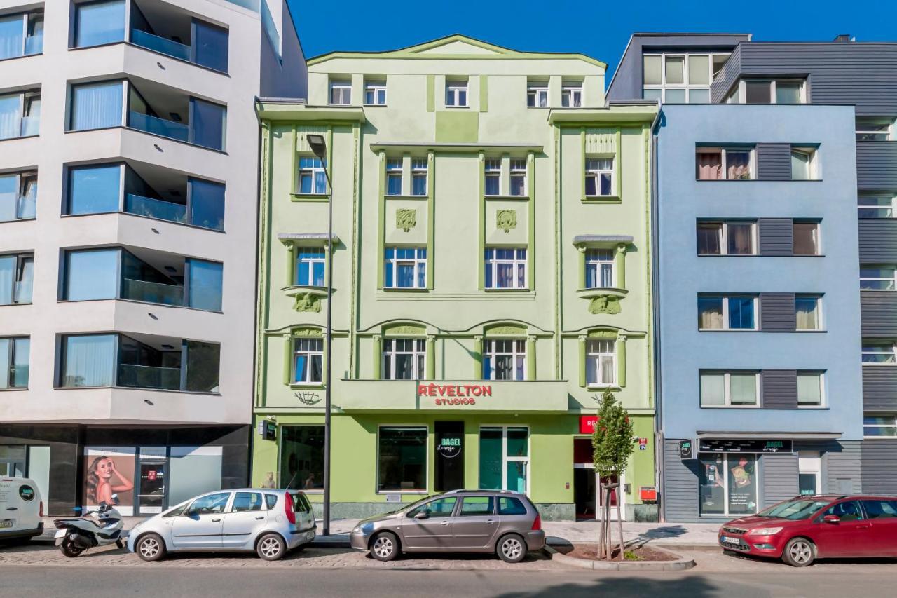 Revelton Studios Prague Luaran gambar